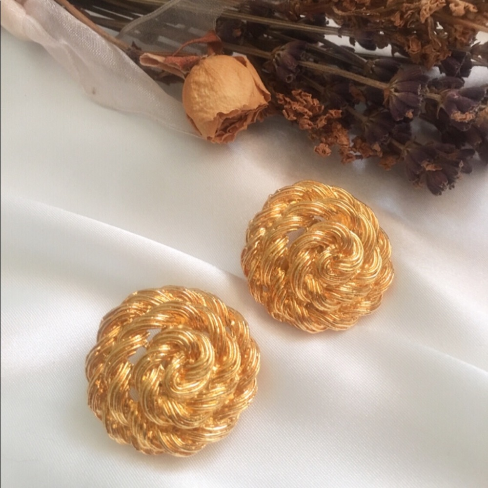 Vintage Gold Tone Round Earrings Clip Ons